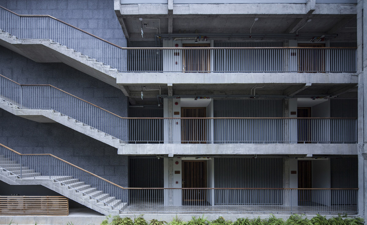 Patchara+ Ornnicha Architecture designs hotel with super elongated balconies on a serene hillside