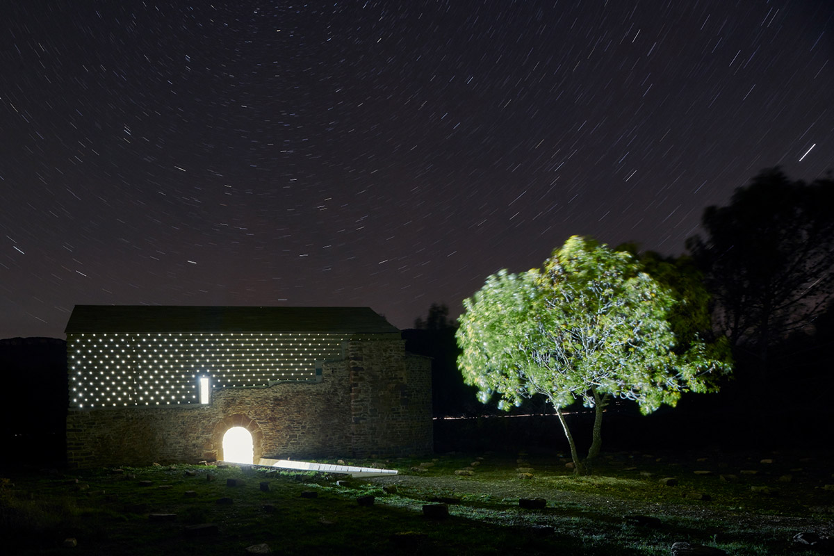 Sebastián Arquitectos SLP converts ancient hermitage into a resting space for pilgrims in Spain 