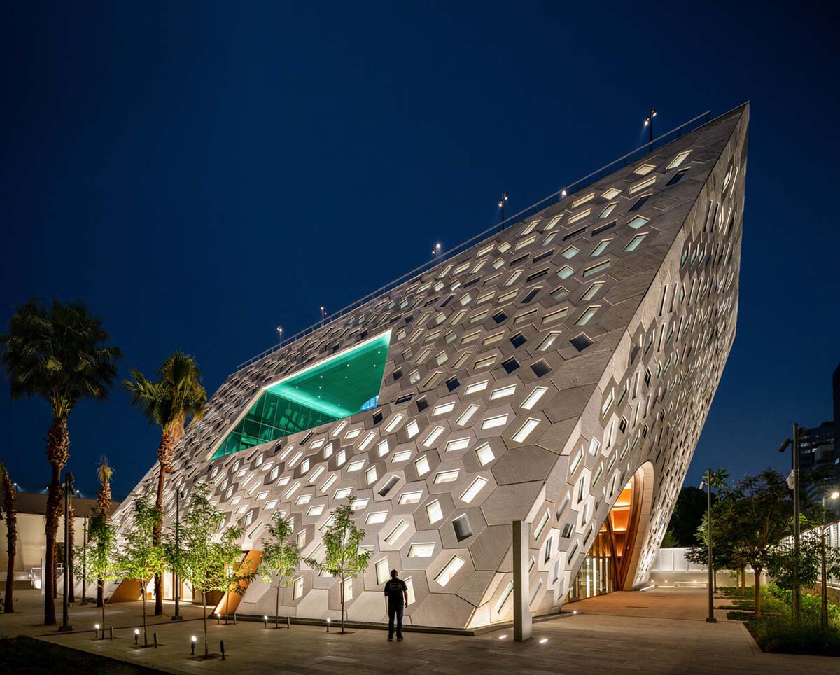 OMA completes Audrey Irmas Pavilion with trapezoidal form that respects its surrounding in California