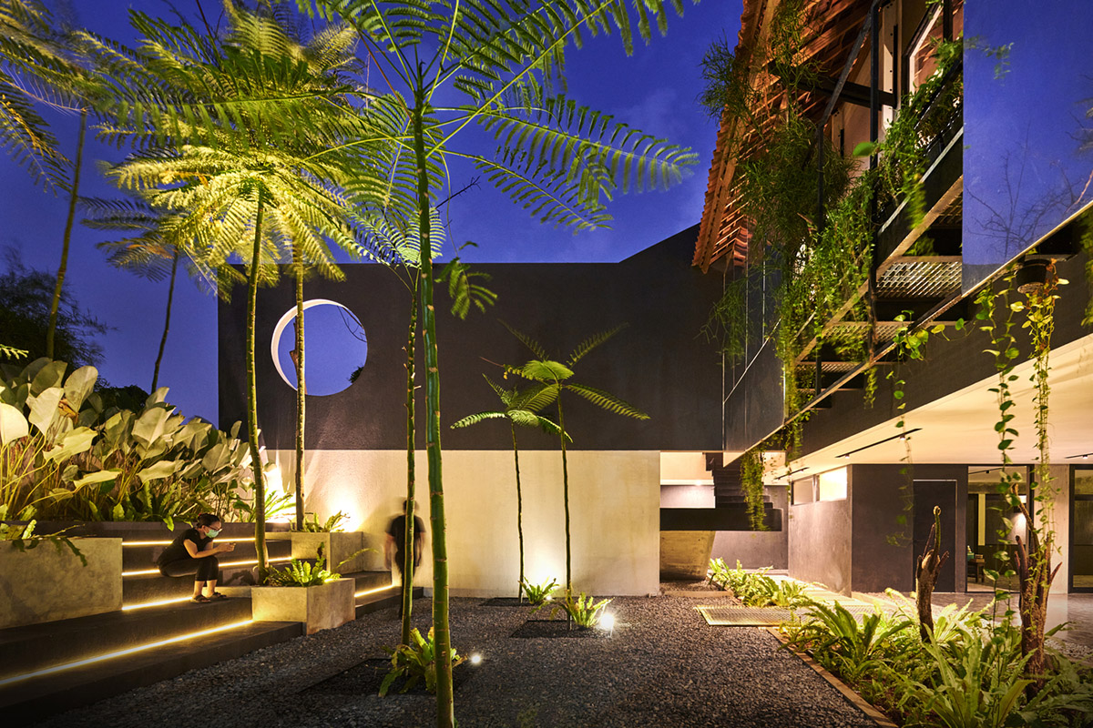 RAD+ar redesigns old vernacular building with tropical architecture as its main office in Jakarta