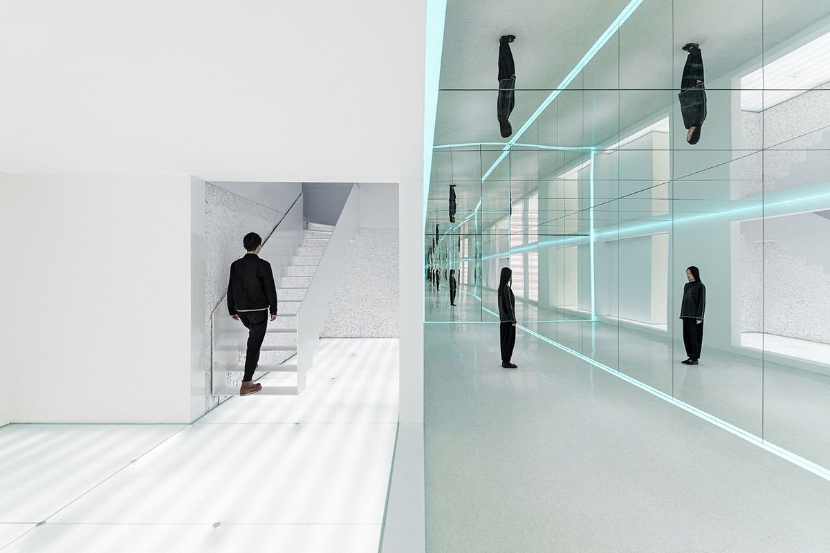 Archstudio transforms Beijing's old building into a multi-brand boutique with mirrored interior
