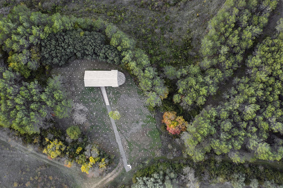 Sebastián Arquitectos SLP converts ancient hermitage into a resting space for pilgrims in Spain 