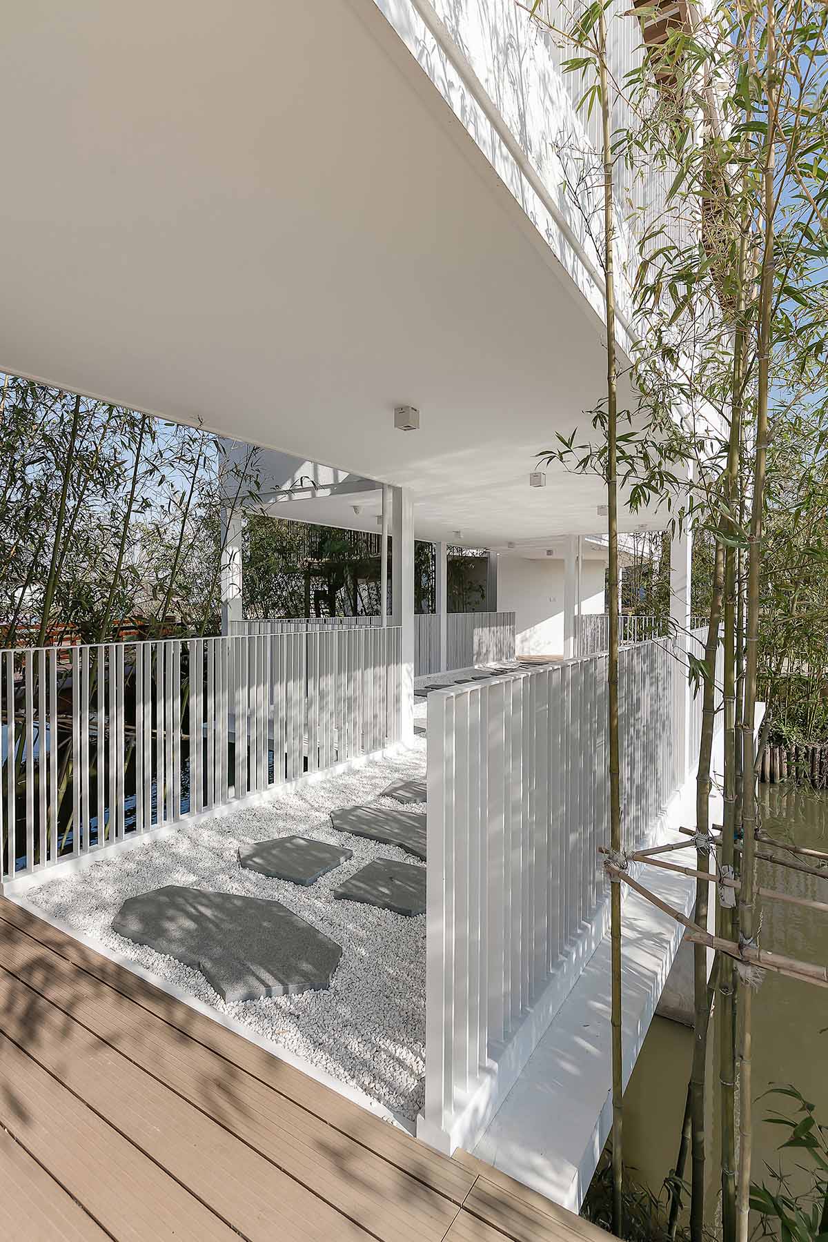 Yiduan Shanghai Interior Design Built Staggered Spaces Derived From Containers