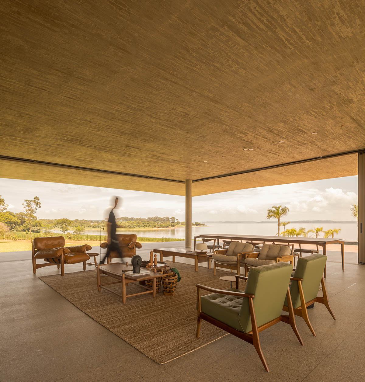 T-shaped weekend house by mf+arquitects is blended with its natural surroundings in São Paulo 