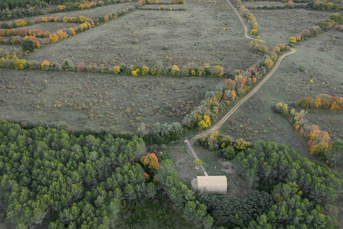 Sebastián Arquitectos SLP converts ancient hermitage into a resting space for pilgrims in Spain 