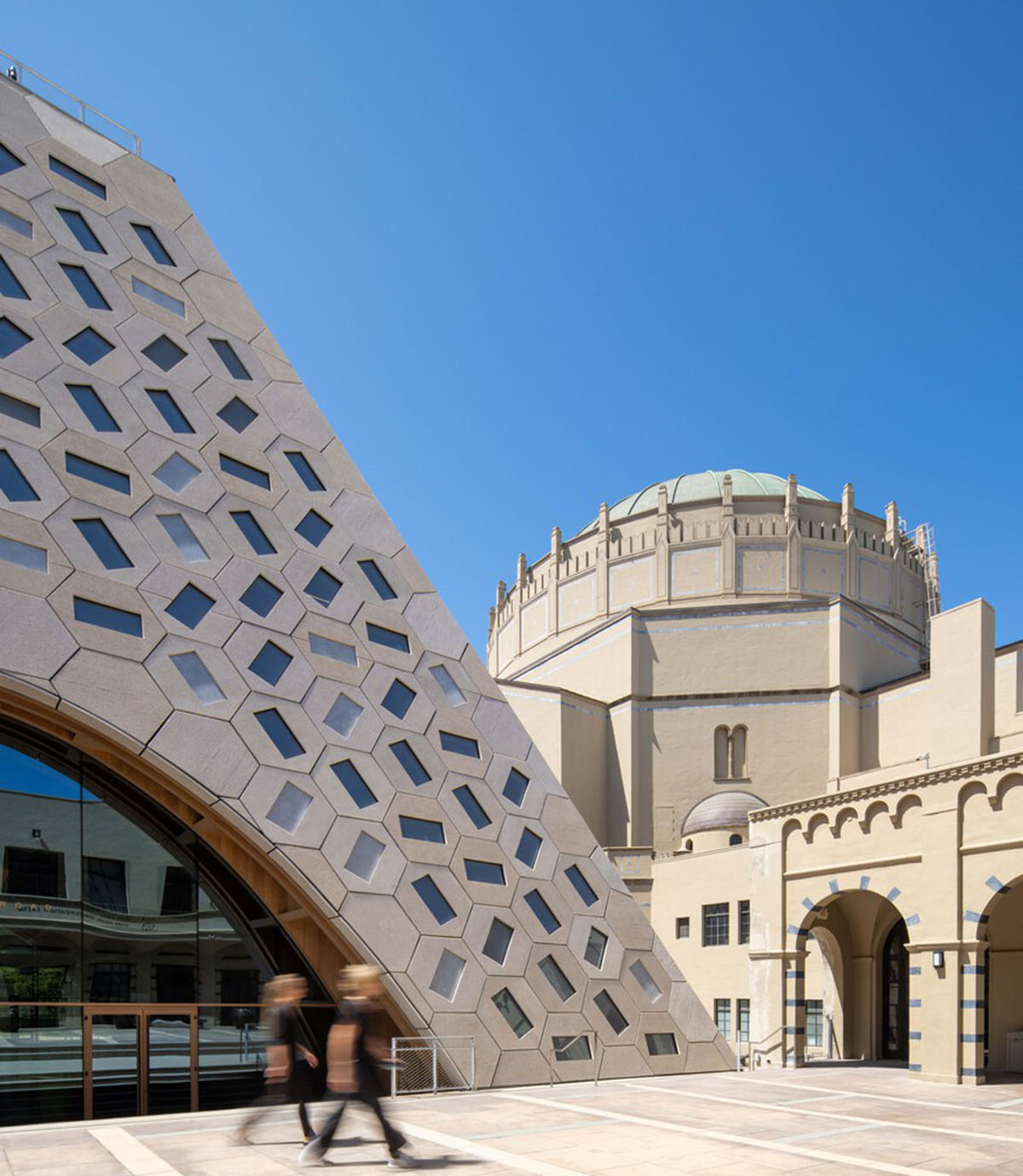 OMA completes Audrey Irmas Pavilion with trapezoidal form that respects its surrounding in California