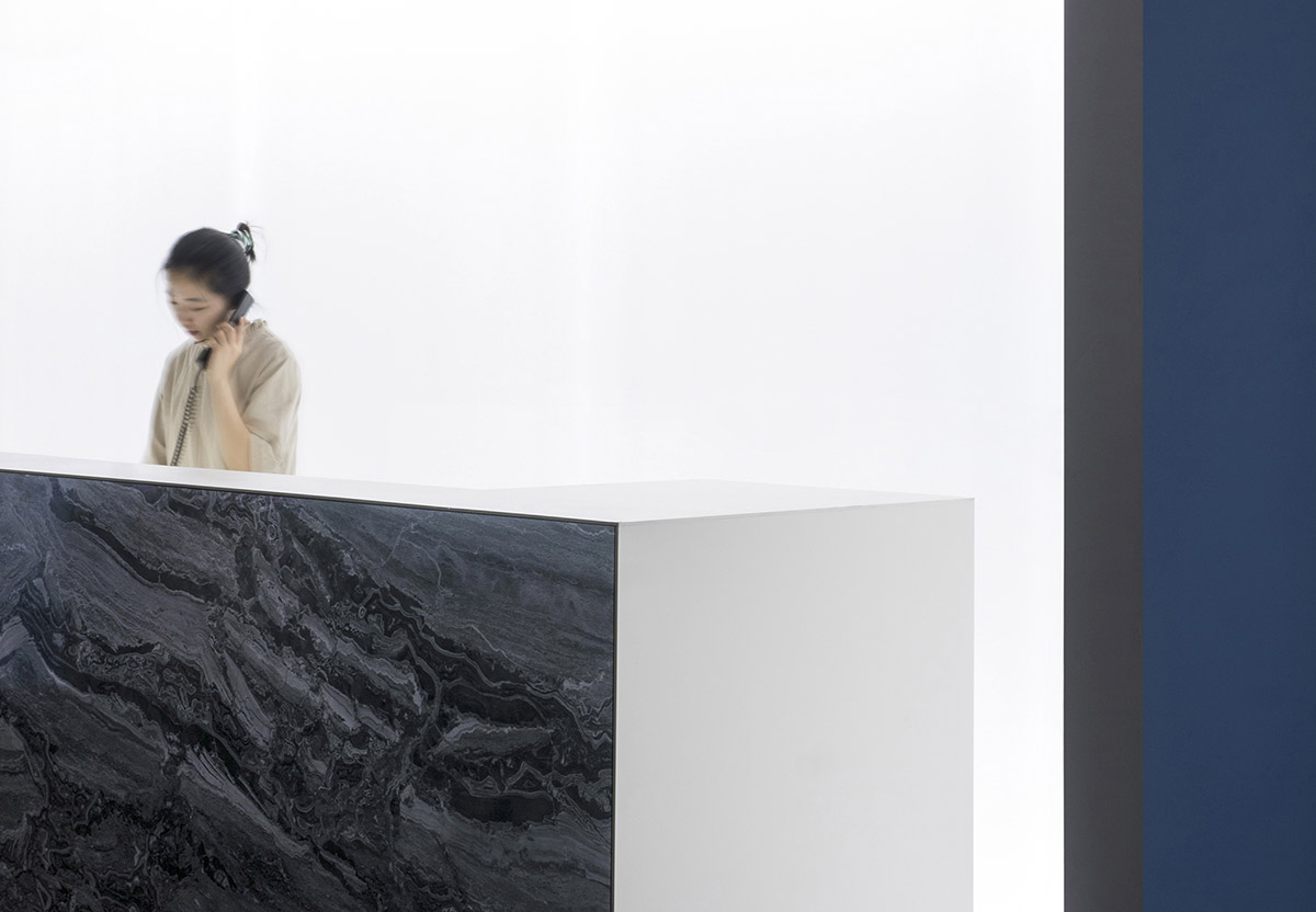 Peng & Partners Designed a Colorful Office that Seems like a Space Comes out of Mandrian's Painting