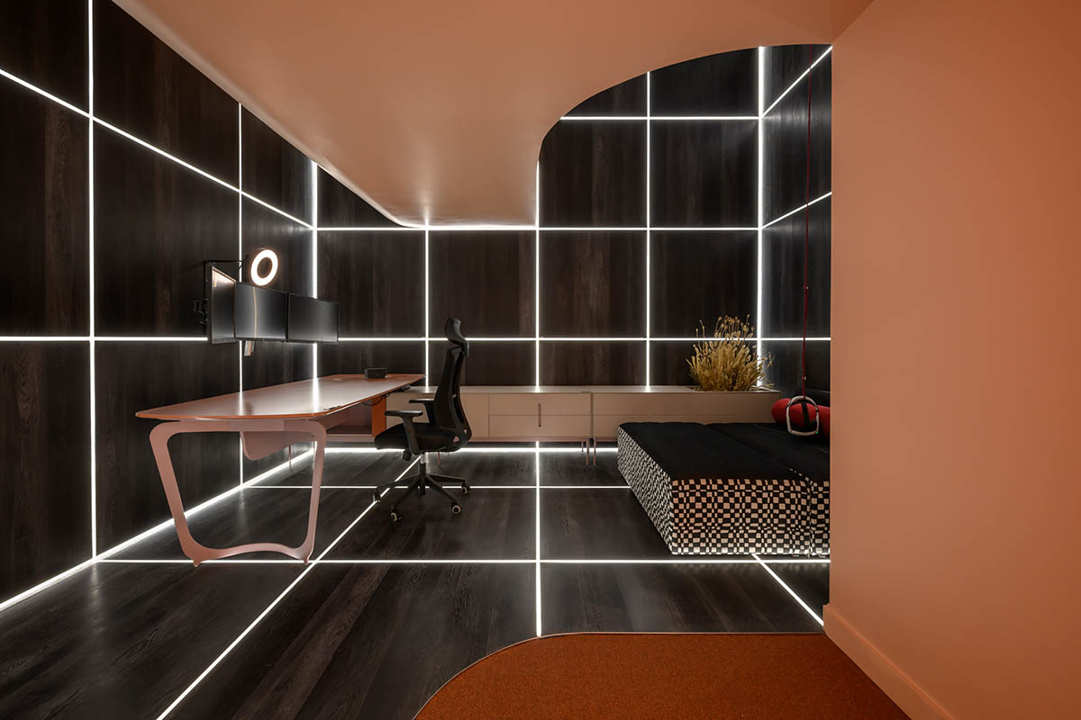 Estudio Ebras and Hause Möbel add orange hues and textures to home and office in Córdoba