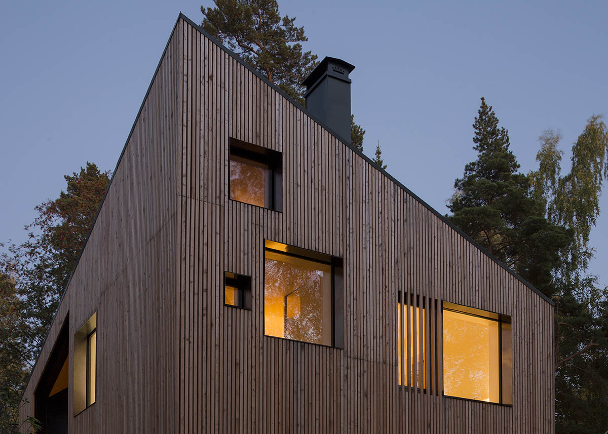MK5 House features diverse windows and tortuous plan to frame changing views in a forest