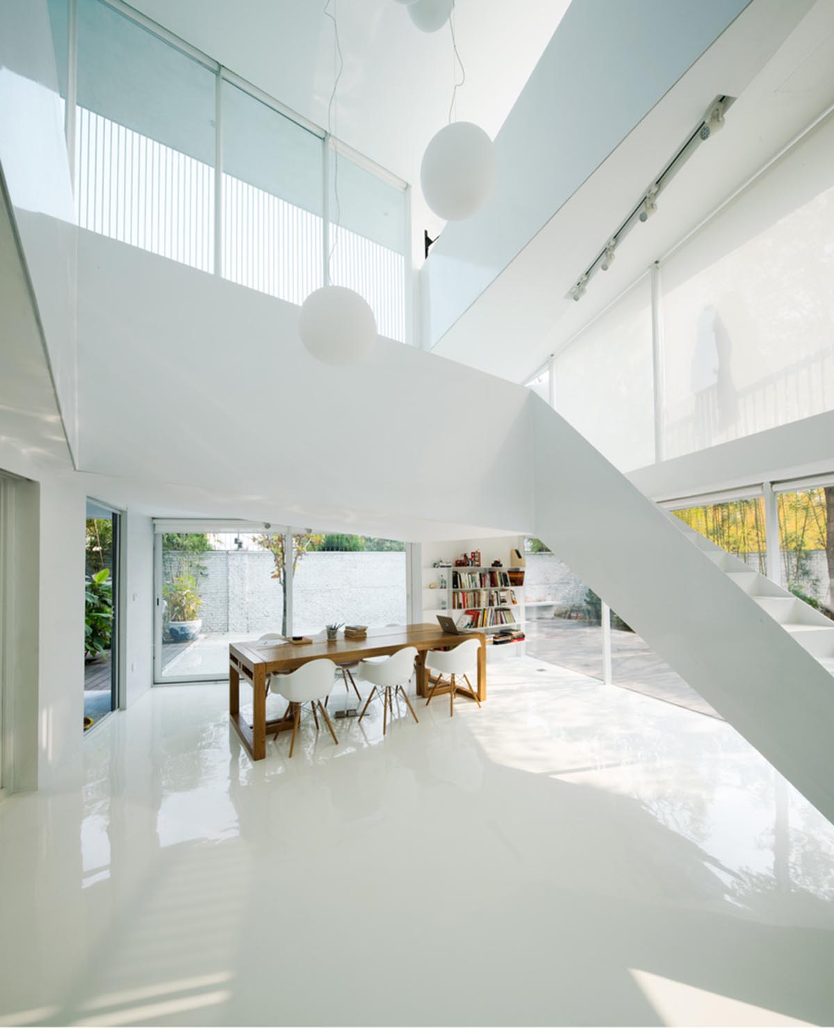 reMIX Studio combines new program of all-white extension with continuous circulation in Beijing