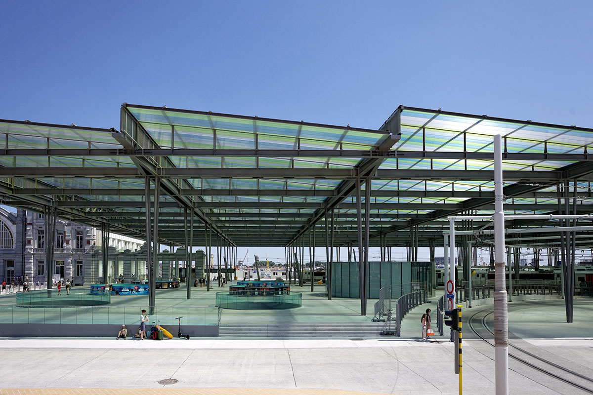 Dietmar Feichtinger Architectes creates large green canopy for Oostende station in Belgium