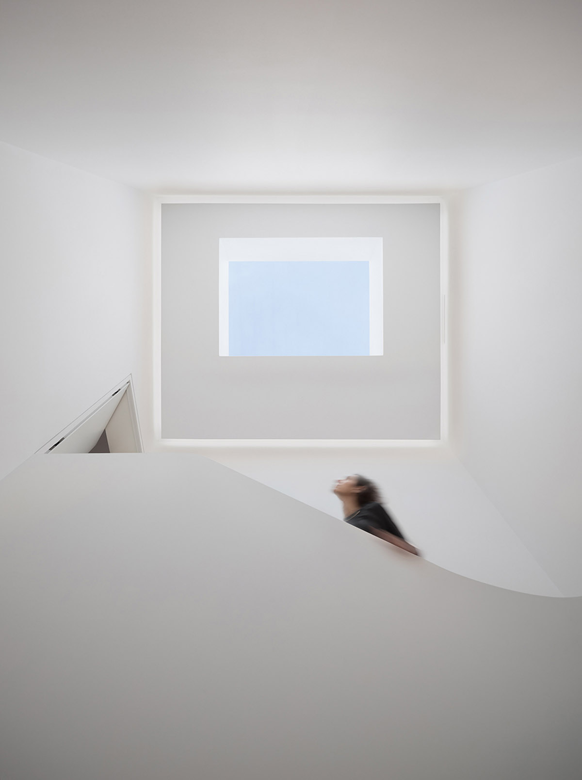 FLOW Architecture carves out old Victorian house in London and brings light with fluid interventions