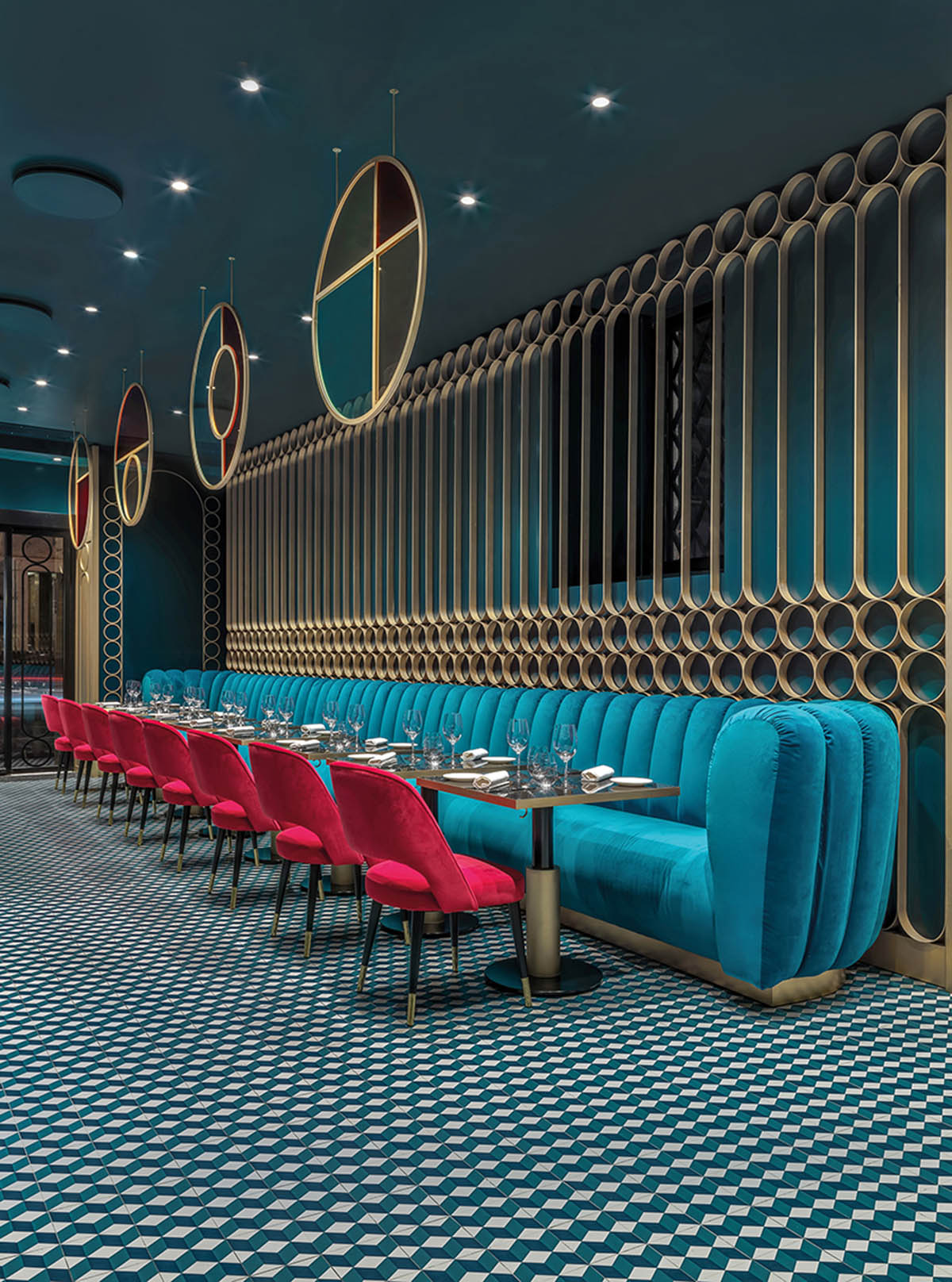 COLLIDANIELARCHITETTO completes restaurant and cocktail bar with bold lines and saturated colours