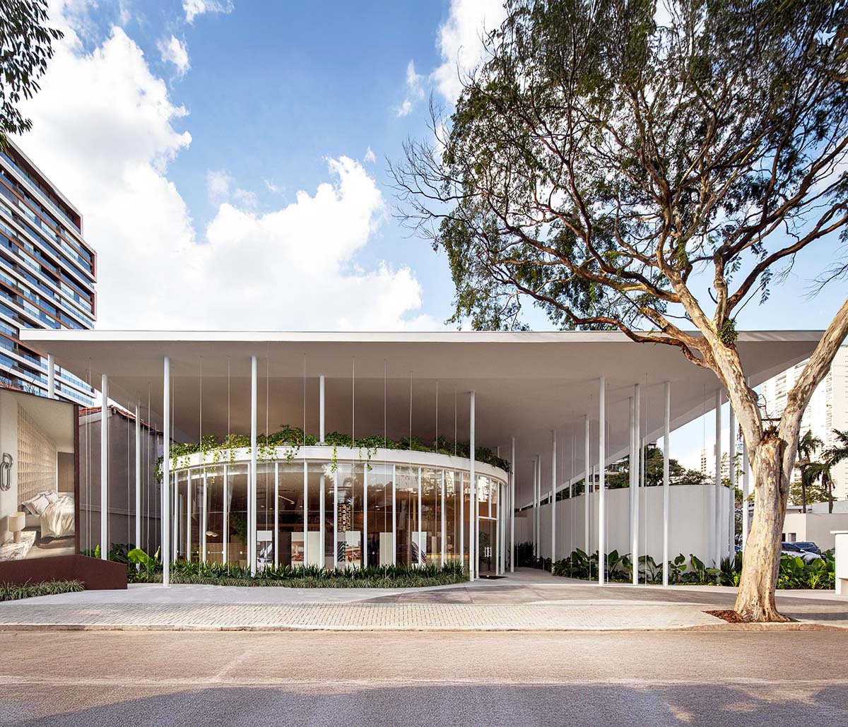 Tess Pavilion is a harmonious fusion of structure and space with slender columns in São Paulo