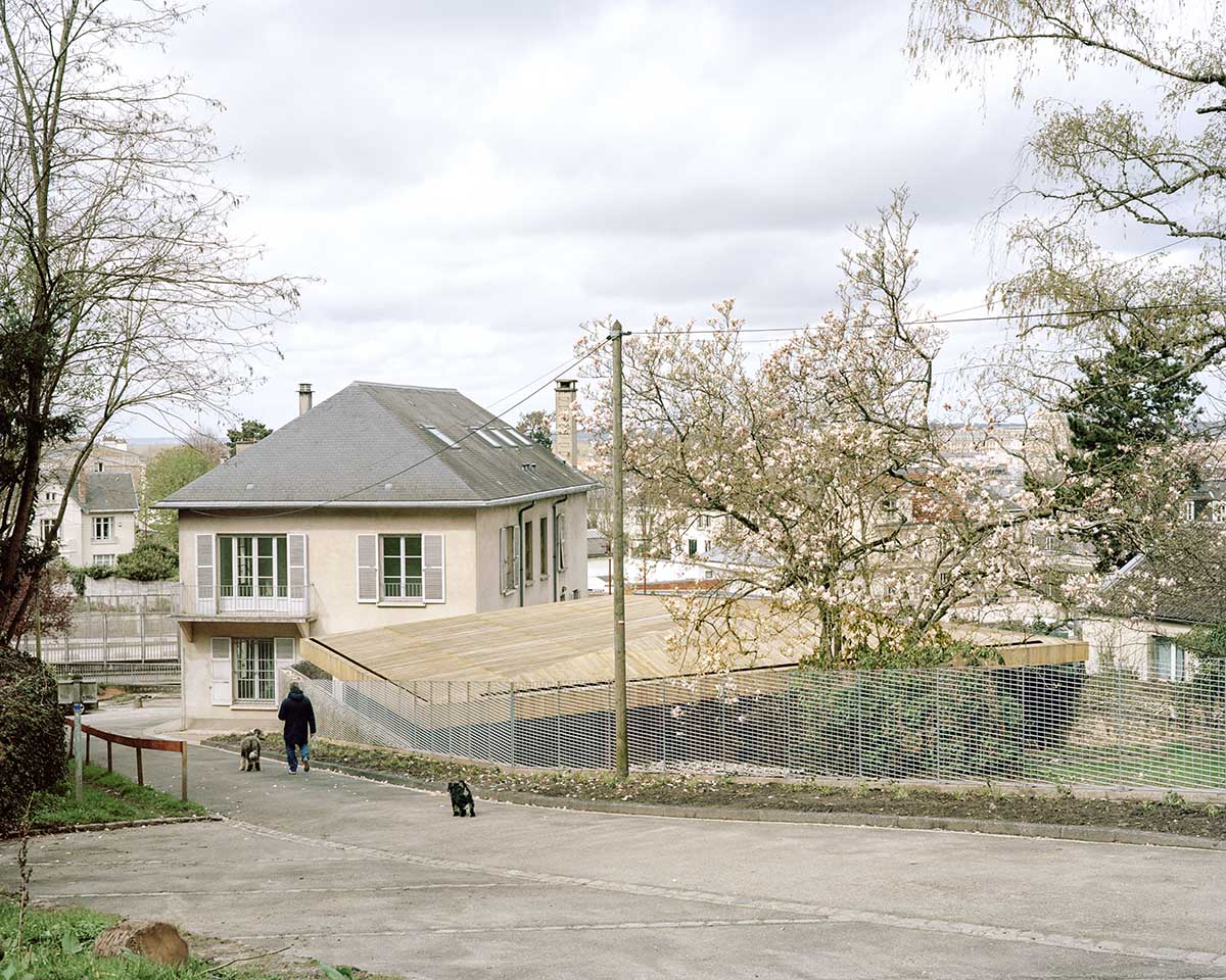 Atelier Delalande Tabourin creates a wooden sunken pavilion that arouses curiosity for visitors
