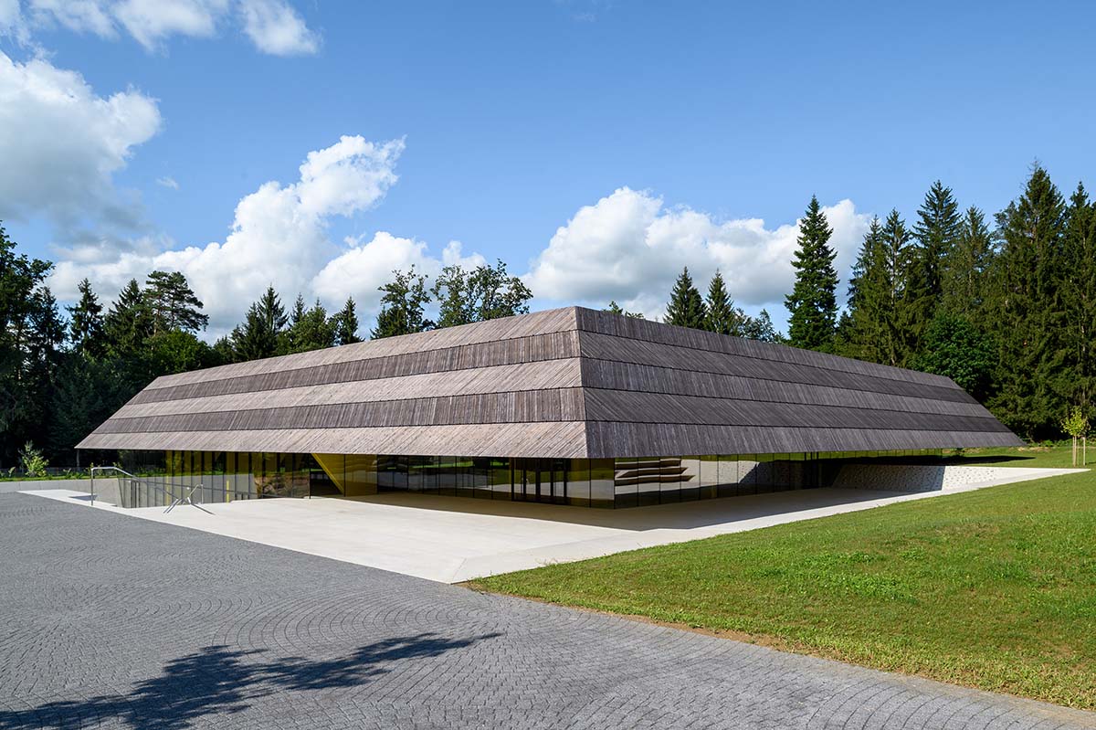 Enota completes swimming pool with low floating roof in Slovenia