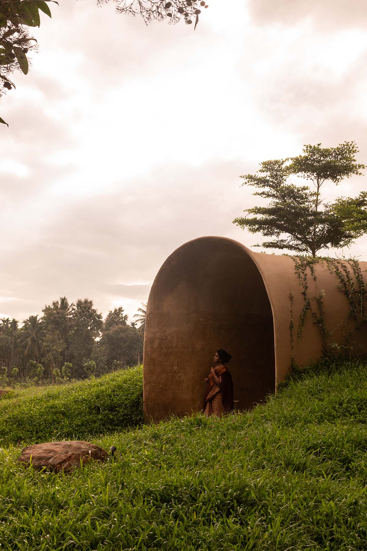Cave-like farmhouse by Earthscape Studio provokes 