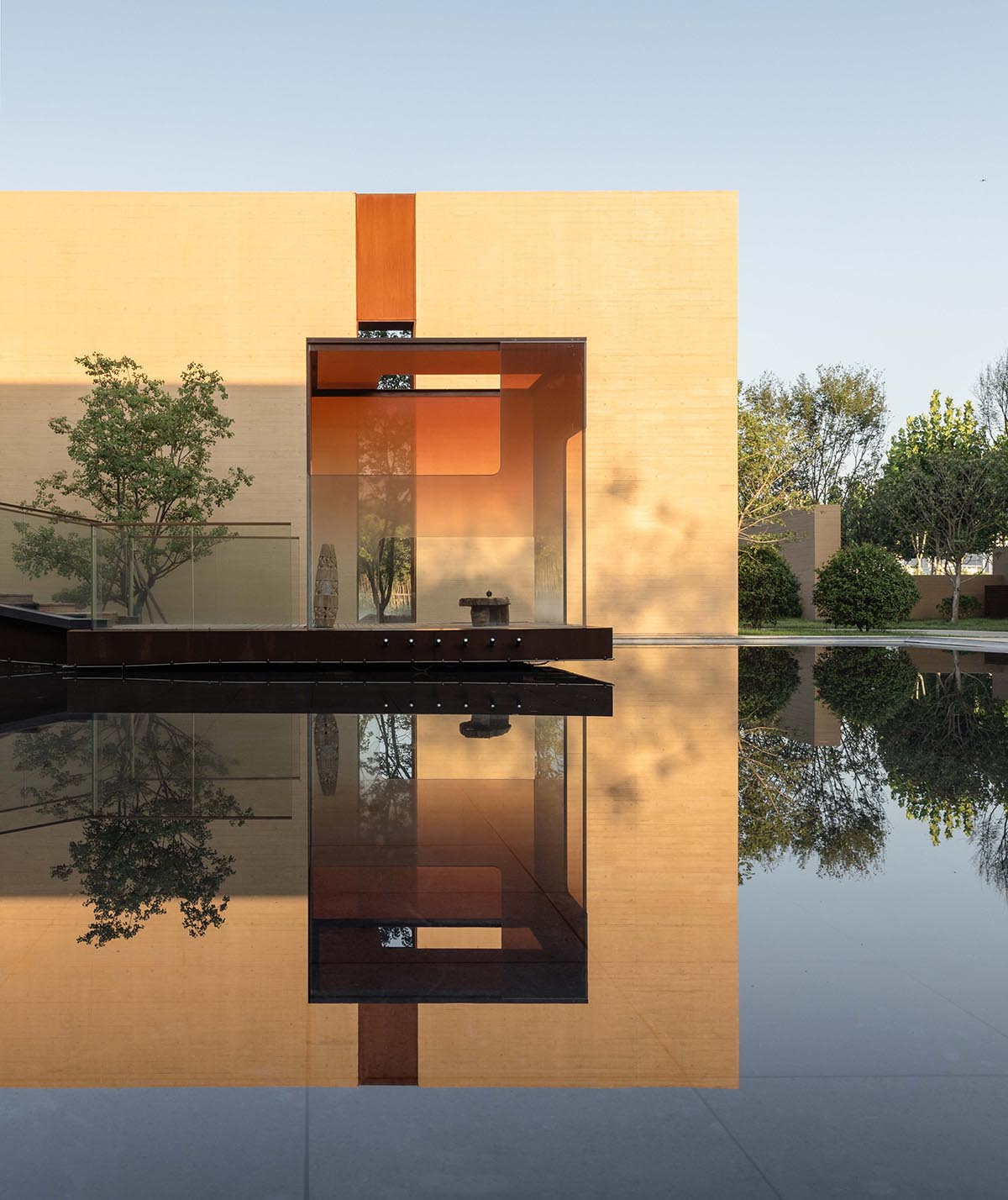 Linear placement of earth-toned walls choreographs a serene hotel by Studio A+ in China 