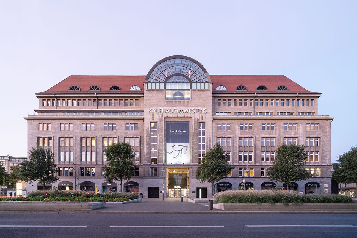 OMA completes KaDeWe Department Store in Berlin with a sculptural wooden escalator