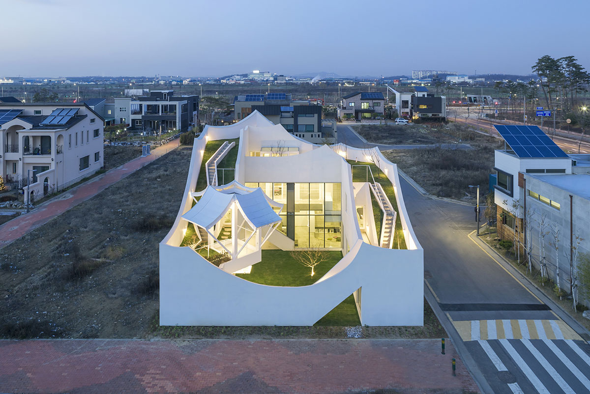 IROJE KHM Architects’ Flying House symbolizes a pilot’s daily characteristic of flight