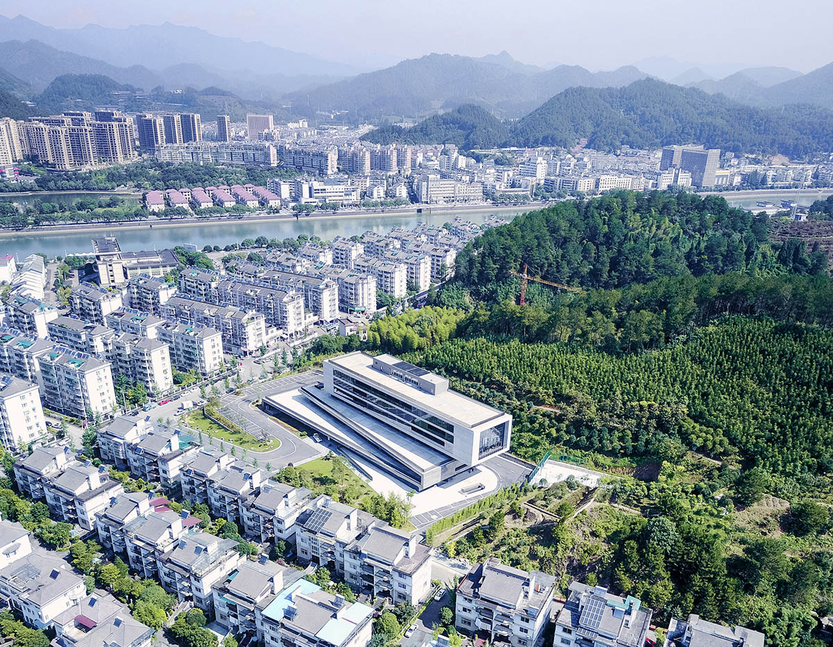 UAD completes office building with shifted platforms in Zhejiang