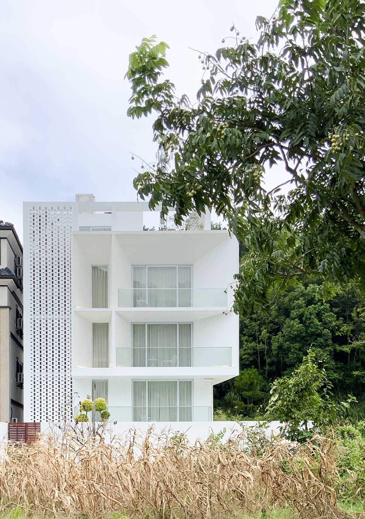 LQS Architects built boutique hotel featuring three-dimensional cut in Zhejiang Province