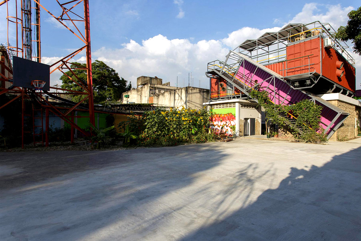 Pico Colectivo stacks colorful container units to design cultural production zone in Venezuela