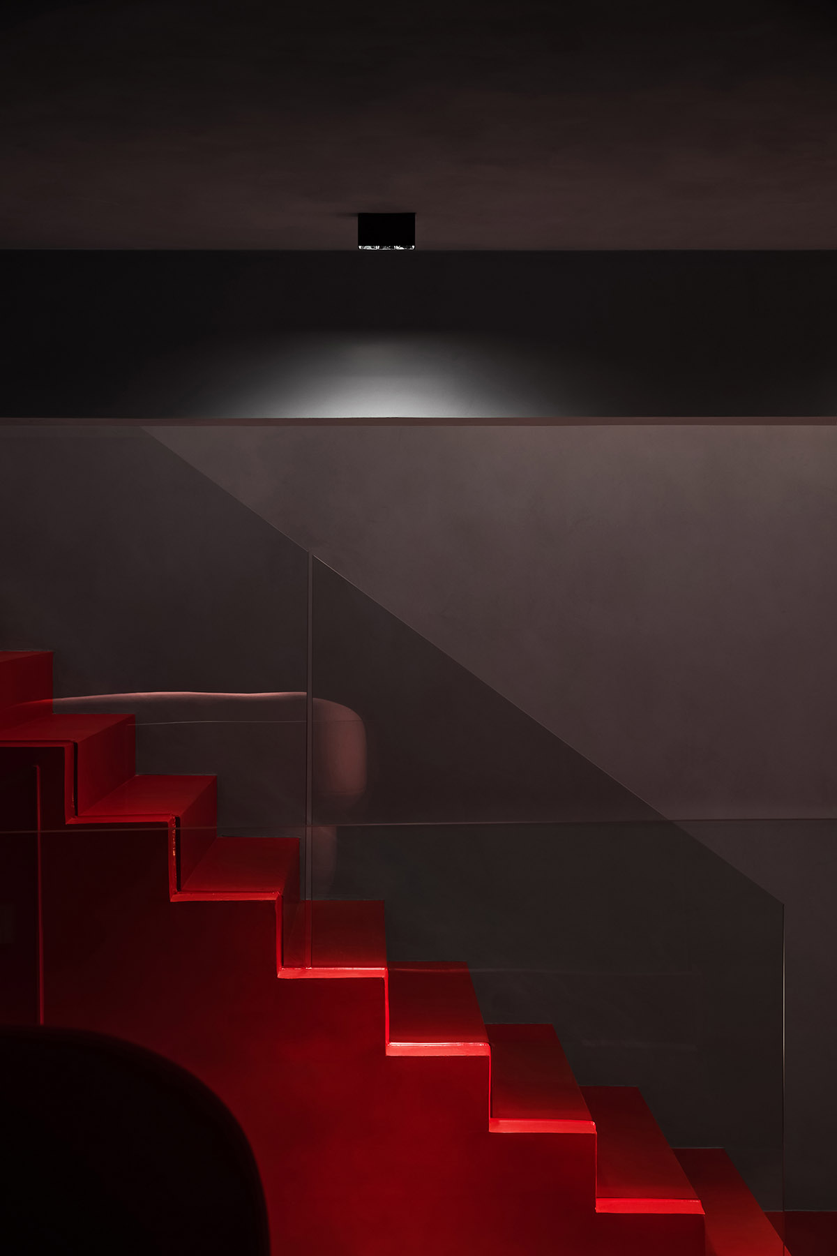 Grey and red colours combined with geometric shapes and shimmering ceiling for fashion store in China