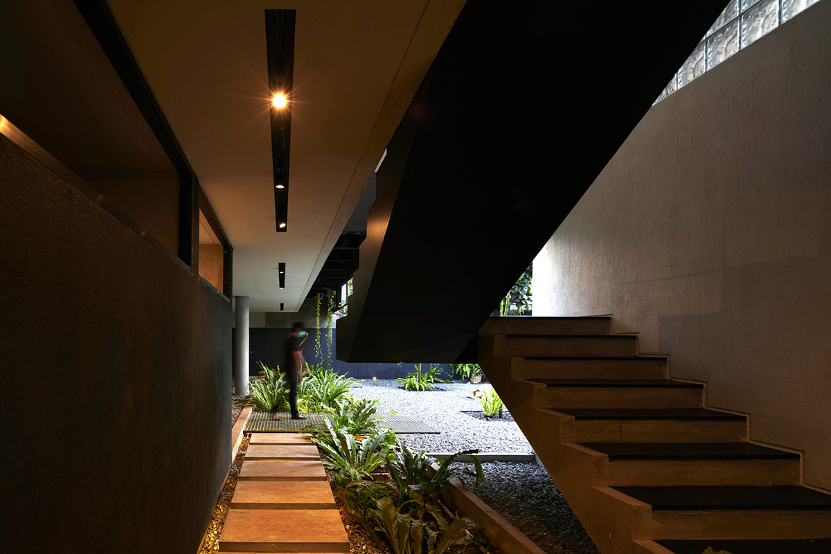 RAD+ar redesigns old vernacular building with tropical architecture as its main office in Jakarta