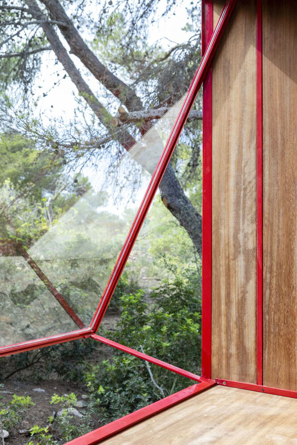 Mariana de Delás converts disused structure into an escape home within a Spanish pine yard 