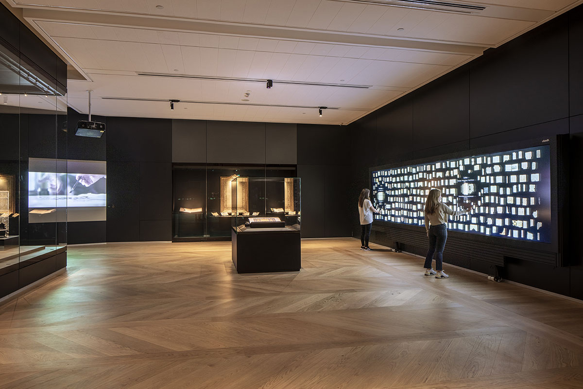 Sculptural and interactive spaces inform Islamic artefacts at Museum of ...