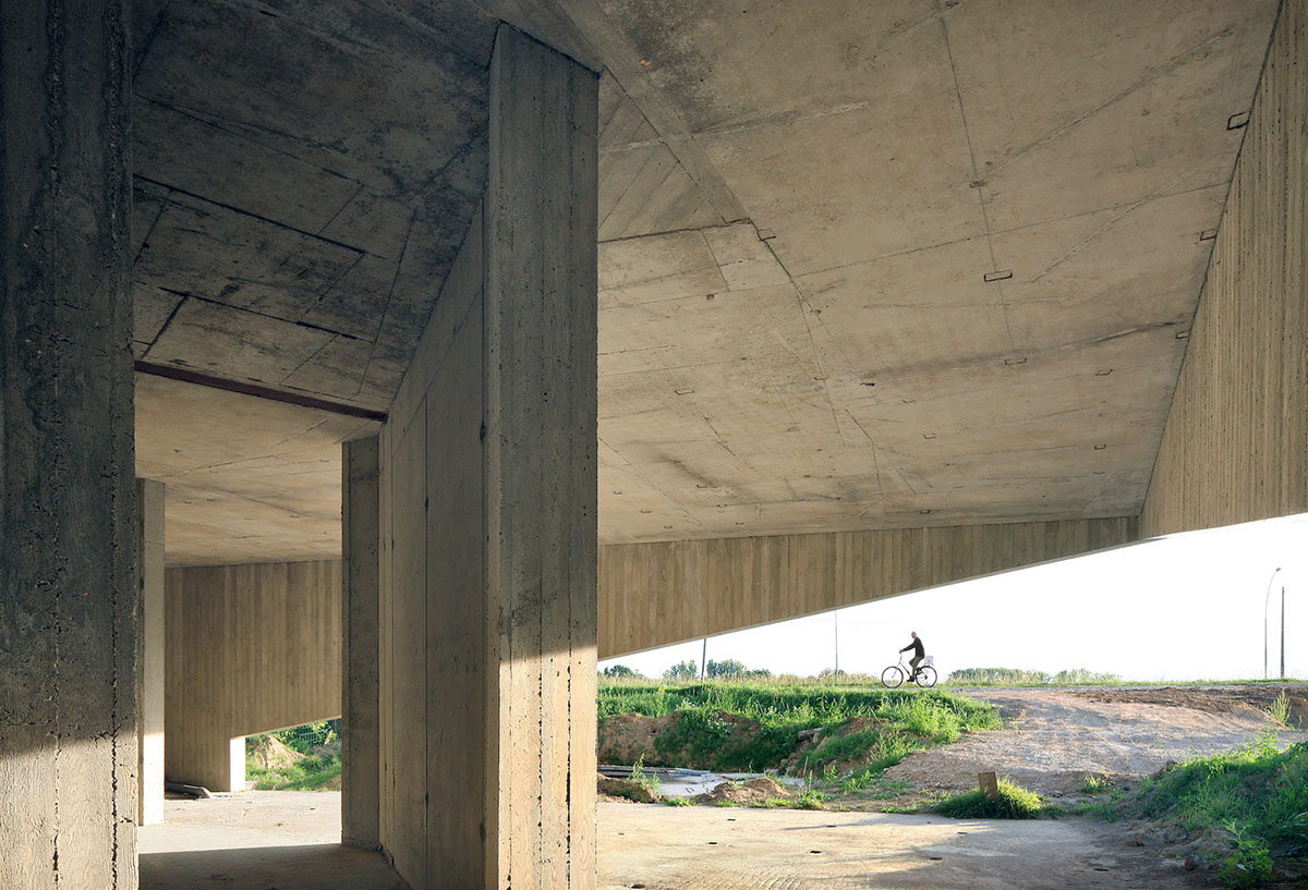 Belgian house by GRAUX & BAEYENS Architecten features asymmetrical angled concrete canopies