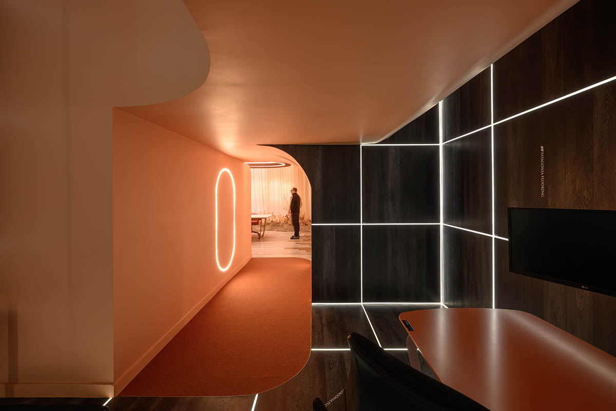 Estudio Ebras and Hause Möbel add orange hues and textures to home and office in Córdoba