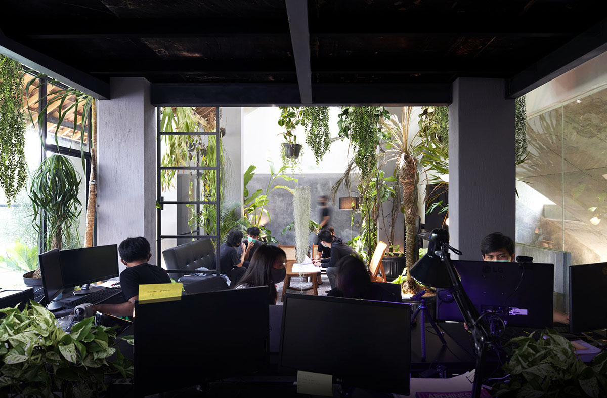 RAD+ar redesigns old vernacular building with tropical architecture as its main office in Jakarta