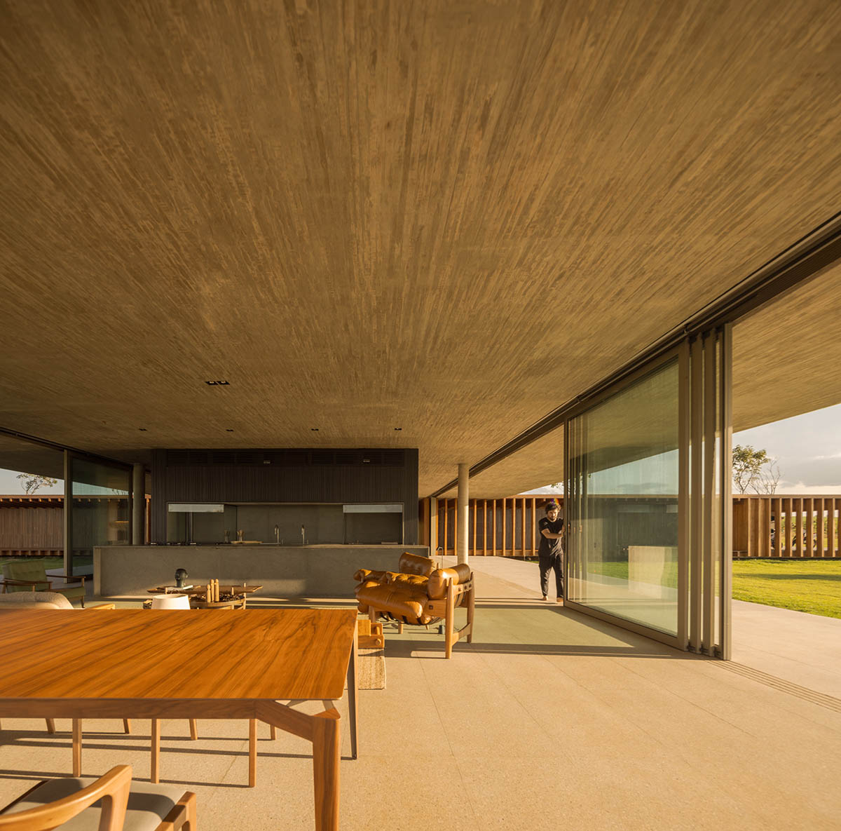 T-shaped weekend house by mf+arquitects is blended with its natural surroundings in São Paulo 