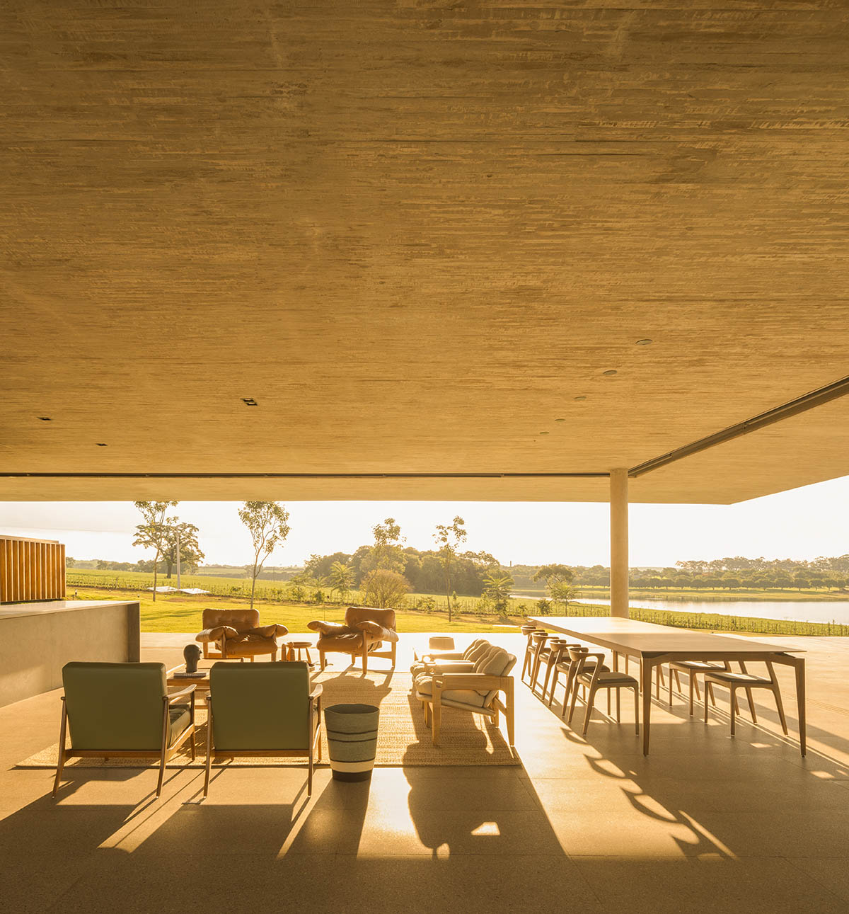 T-shaped weekend house by mf+arquitects is blended with its natural surroundings in São Paulo 