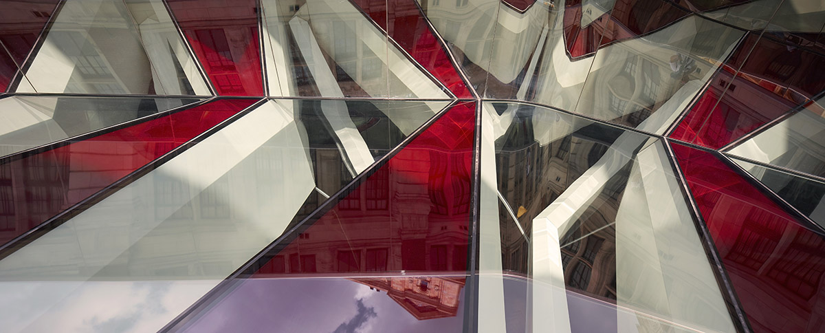 AL_A completes world’s first porcelain courtyard for V&A Museum