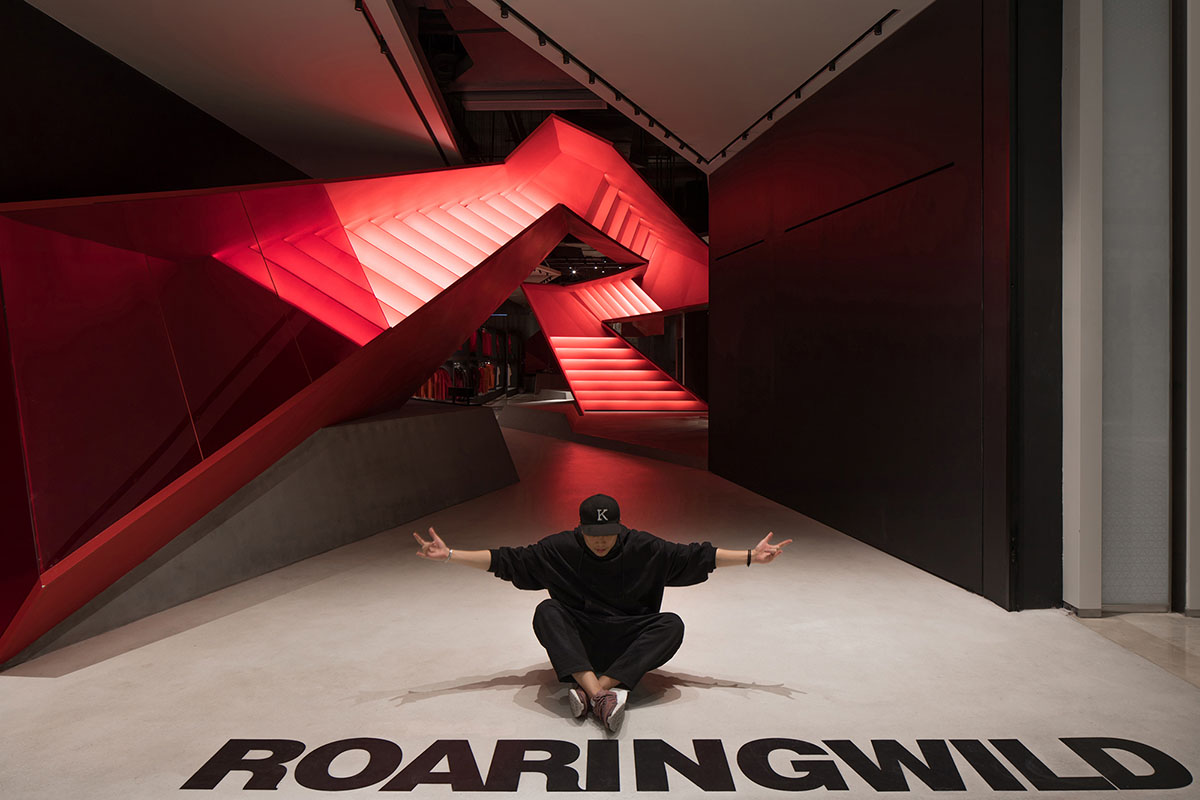 DOMANI adds bold red staircase to the interior of a Shenzhen store brand to create sensory illusion