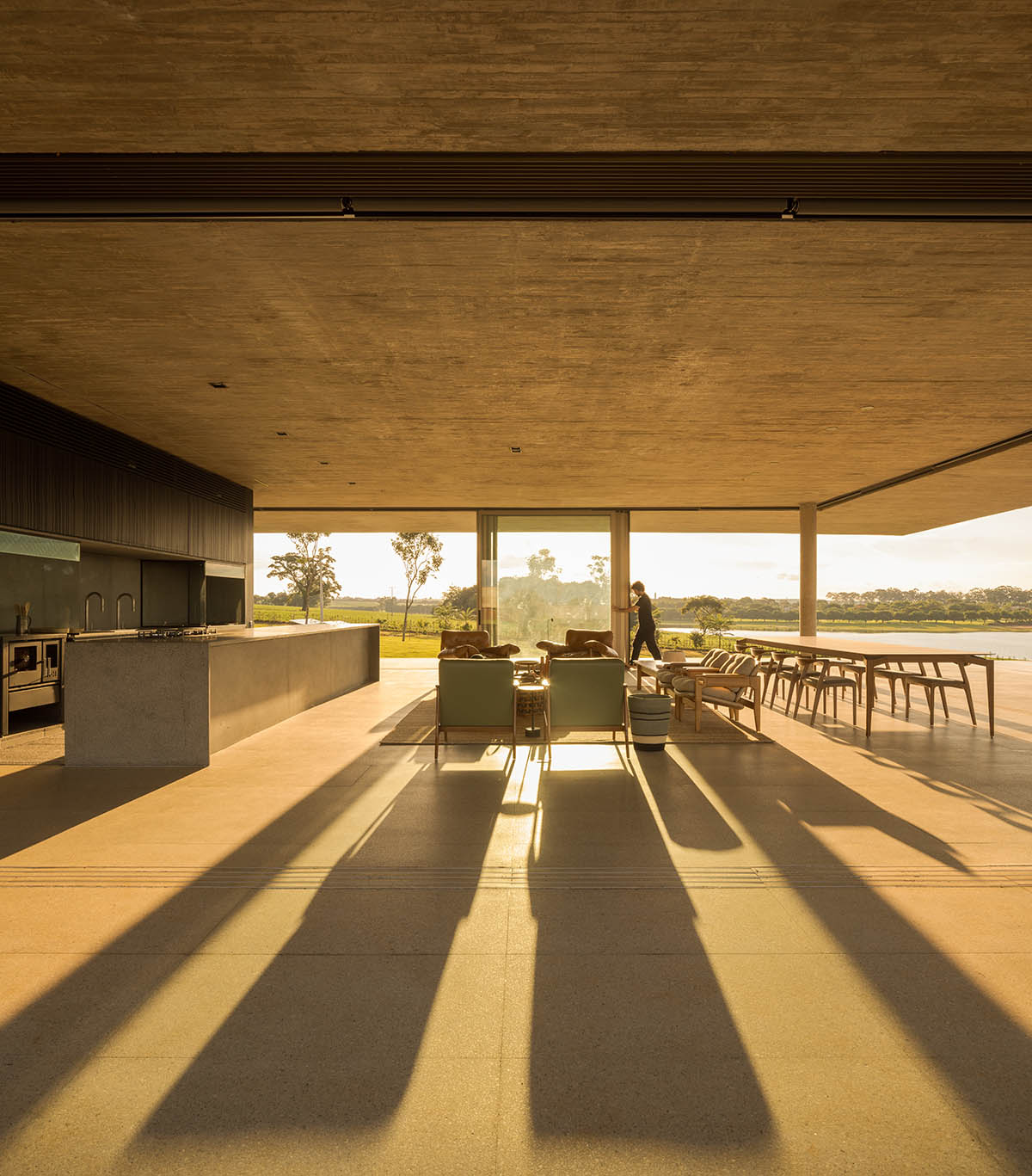 T-shaped weekend house by mf+arquitects is blended with its natural surroundings in São Paulo 