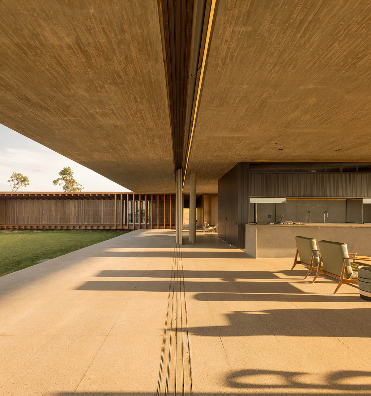 T-shaped weekend house by mf+arquitects is blended with its natural surroundings in São Paulo 