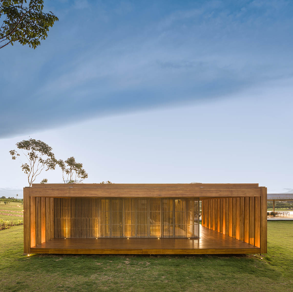 T-shaped weekend house by mf+arquitects is blended with its natural surroundings in São Paulo 