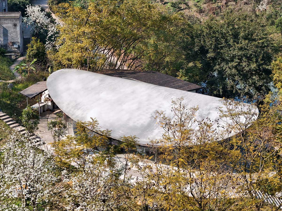 Archermit built a rock-shaped bakery supported by a giant stone in a Chinese village