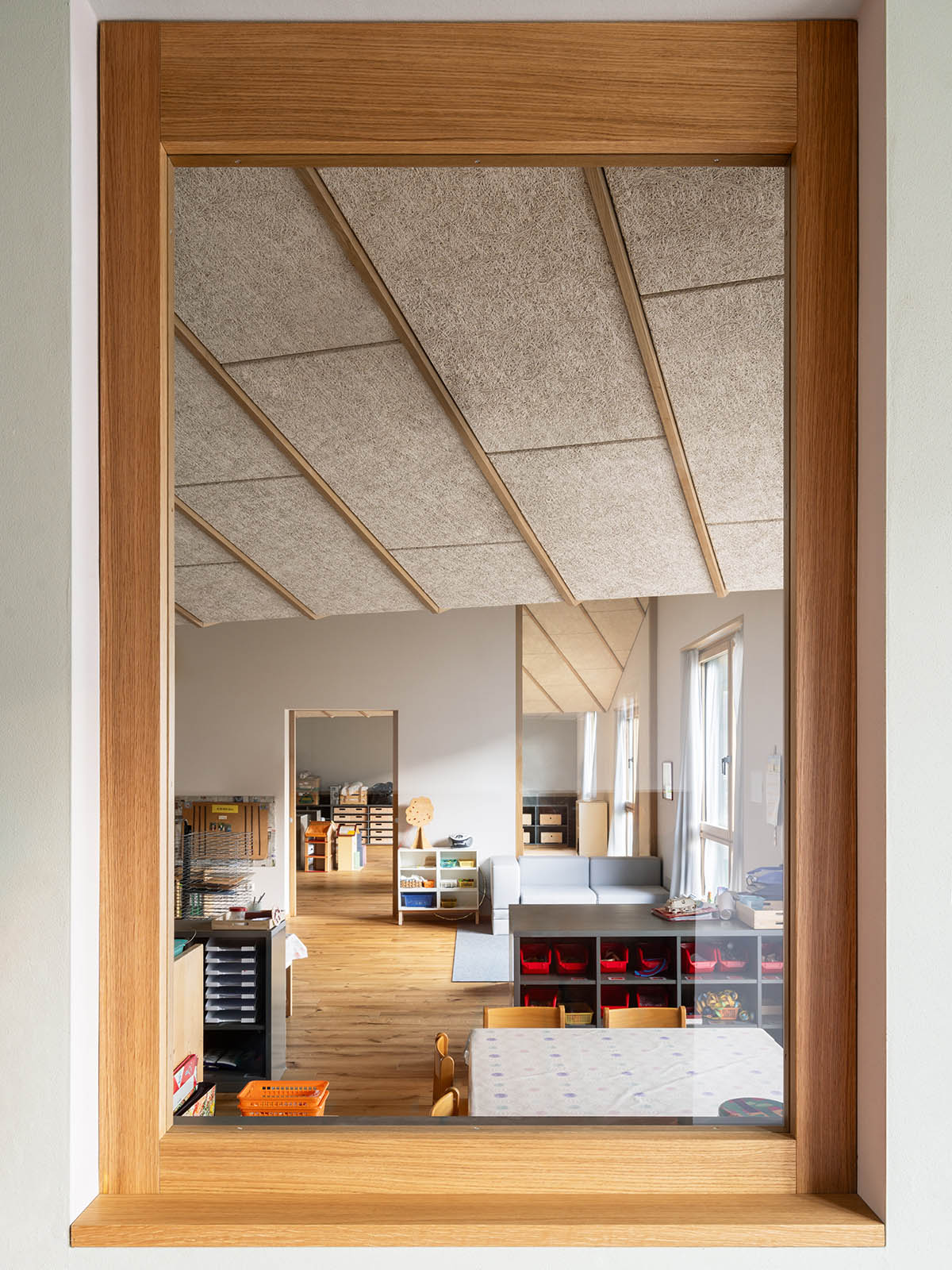 Zigzagged-profiled school featuring trapezoidal legs evokes traditional Tartan fabric in Terlano