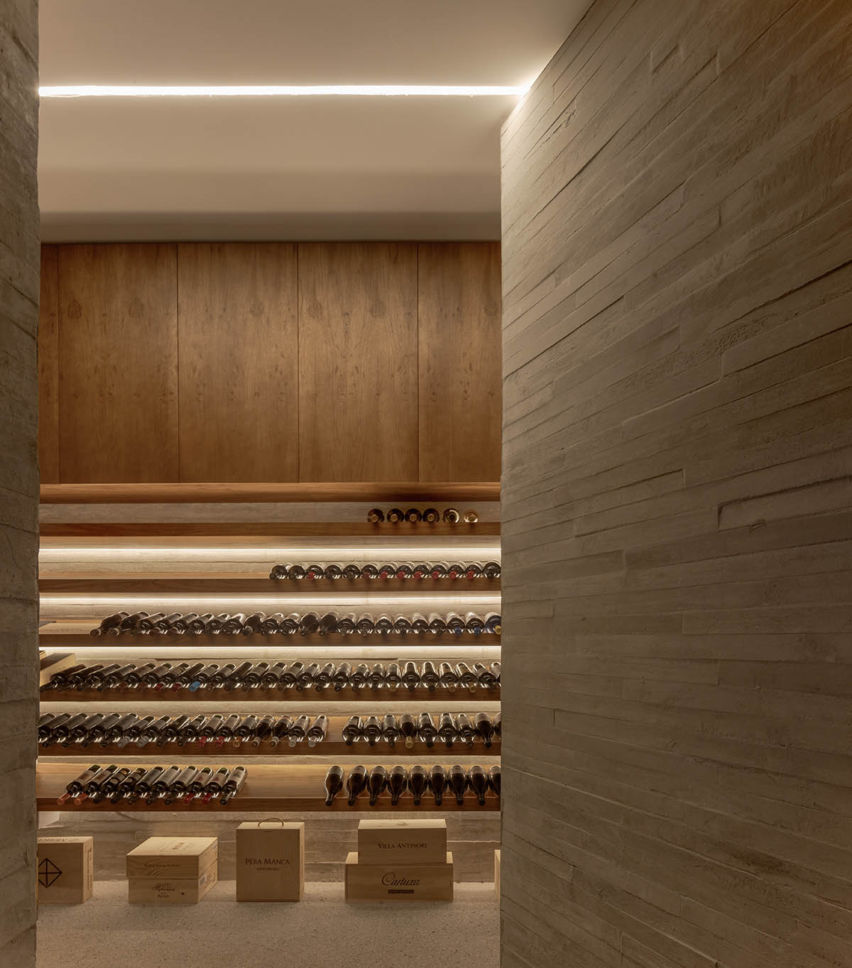 T-shaped weekend house by mf+arquitects is blended with its natural surroundings in São Paulo 