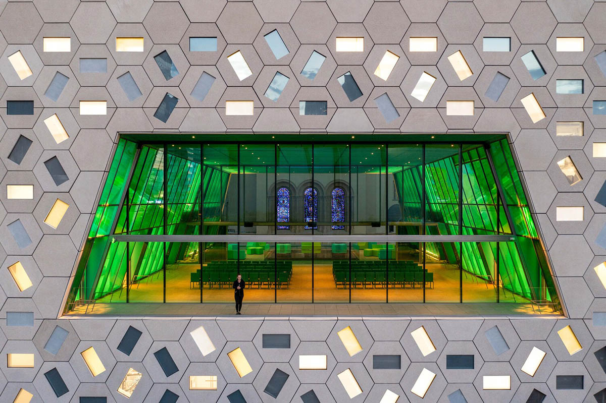 OMA completes Audrey Irmas Pavilion with trapezoidal form that respects its surrounding in California