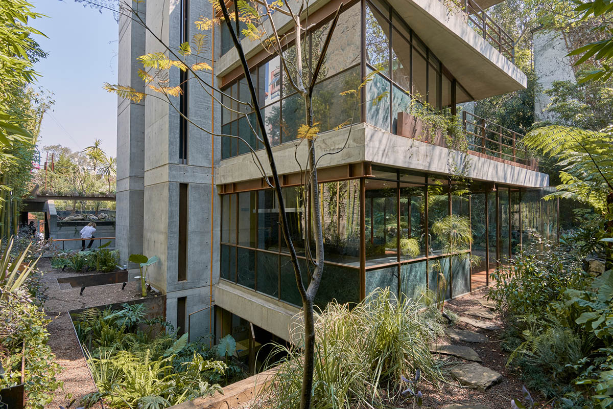 Triangular and faceted green terraces provide generous open spaces for this residence by Vertebral