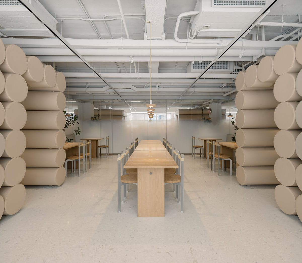 Le prix World Interior Of The Year 2024 est décerné au Pang Mei Noodle Bar d'Office AIO