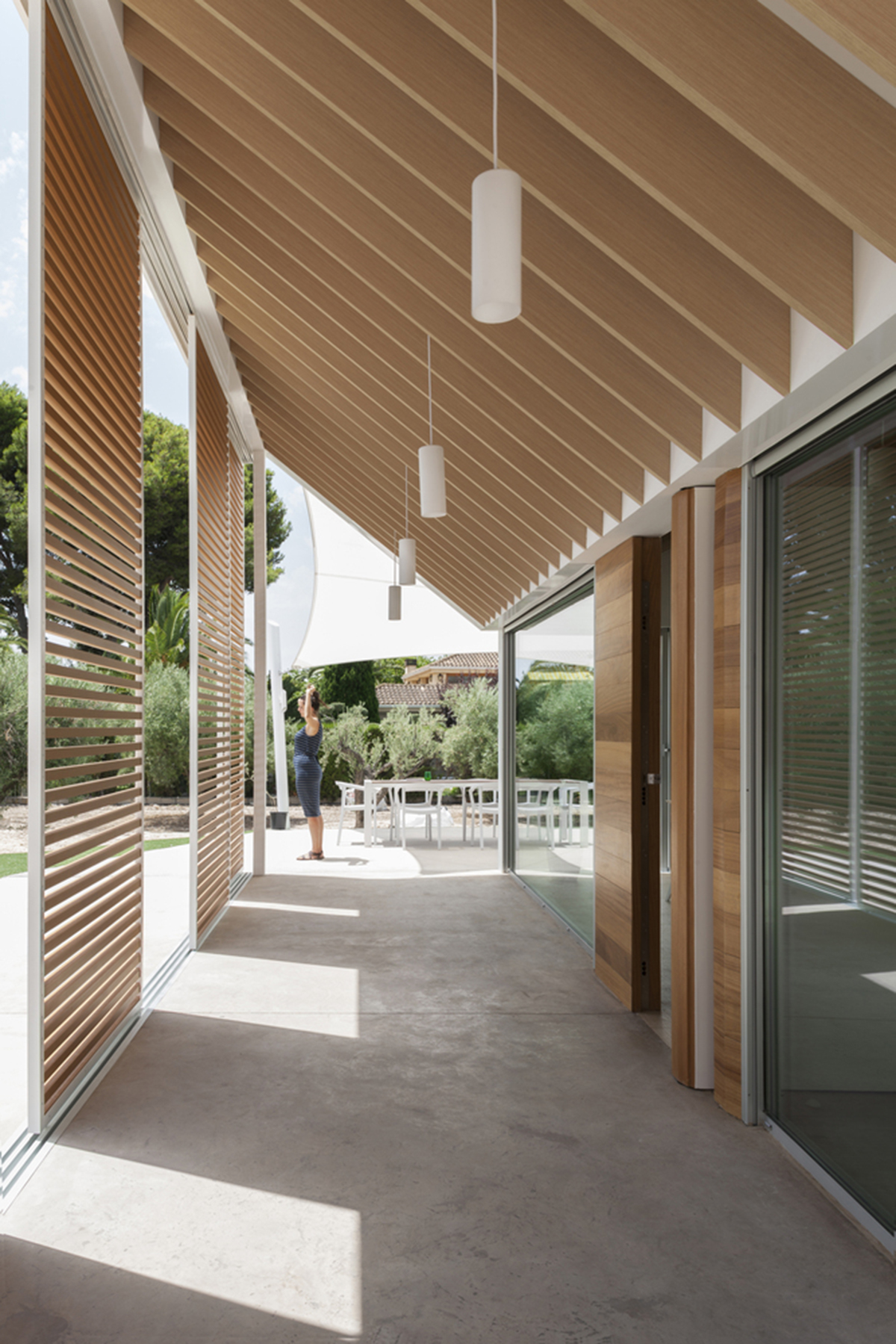 Pablo Muñoz Payá Arquitectos renovates former house with wooden shutters in Spain