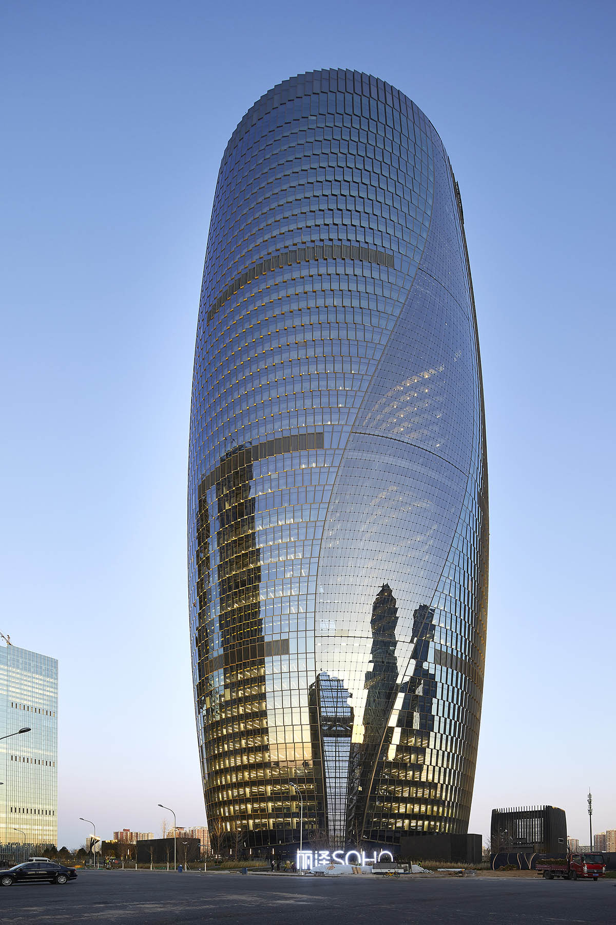Zaha Hadid Architects completes Leeza SOHO with the world’s tallest atrium in Beijing