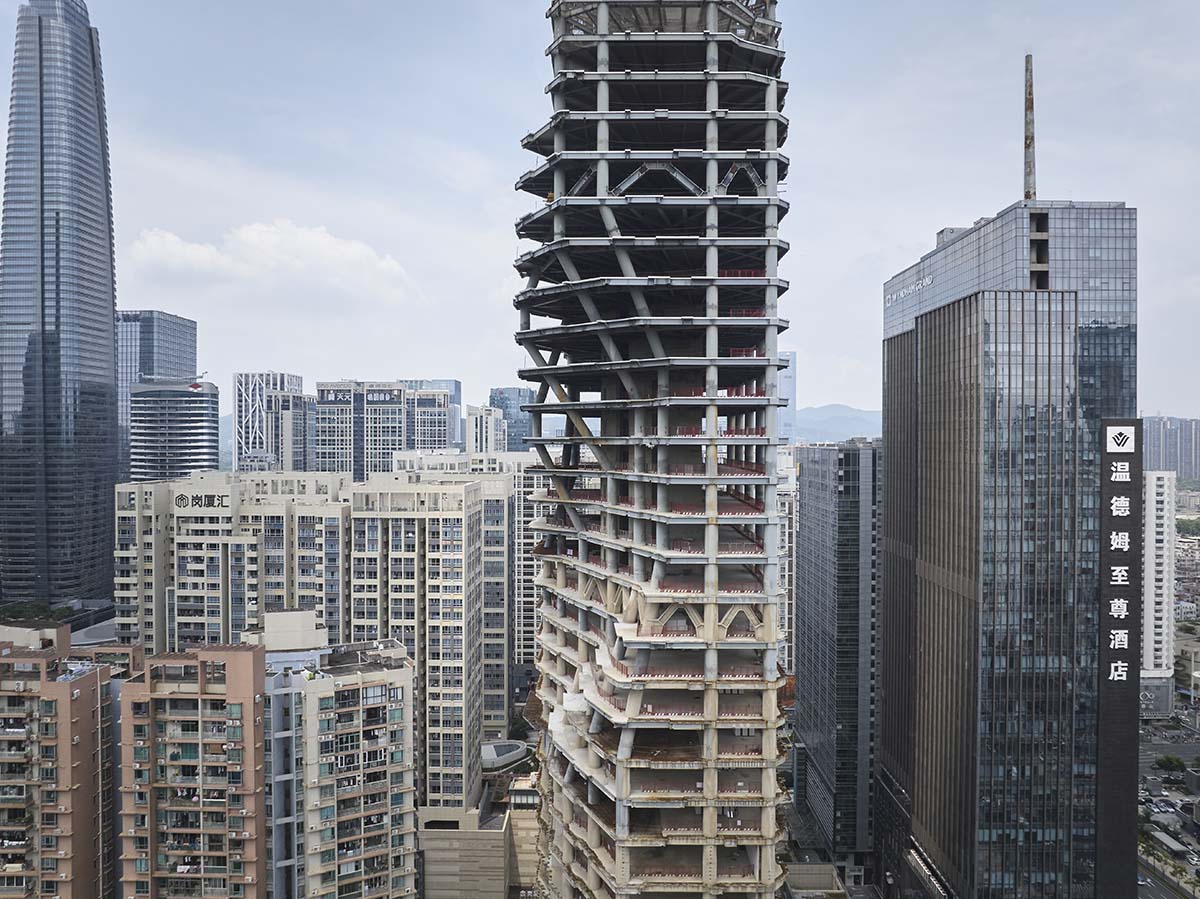 Shenzhen Institute of Financial Technology by ZHA tops out